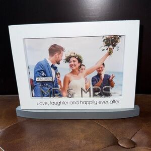 Malden White and Gray Love Frame